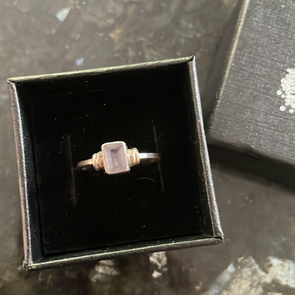 Sterling silver amethyst ring SZ 7 Stamped 925.  Absolutely gorgeous